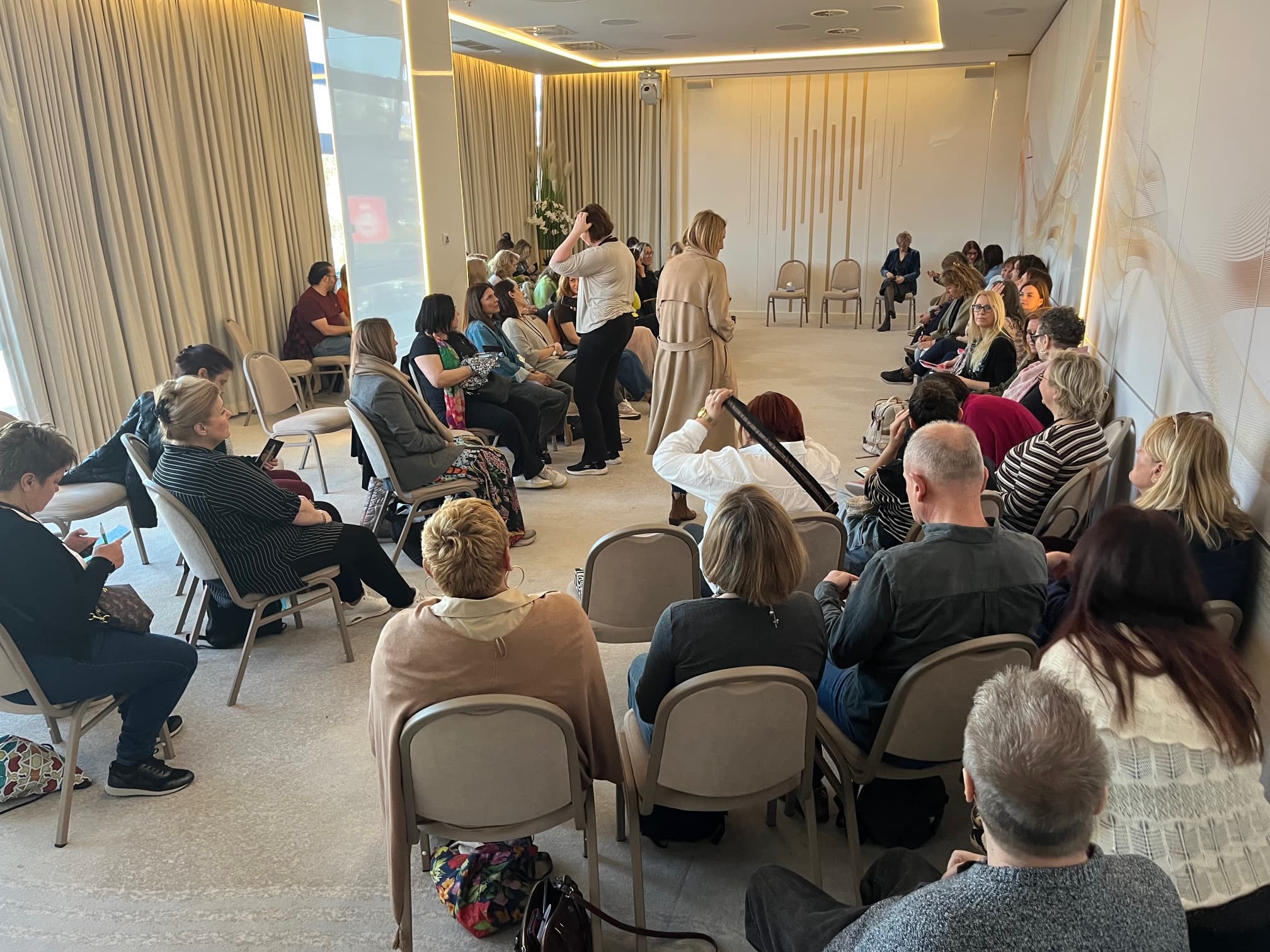 Proces konstelacija — sudionici u krugu